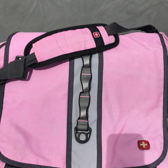 Wenger beautiful cross body diaper bag - Picture 6 of 8